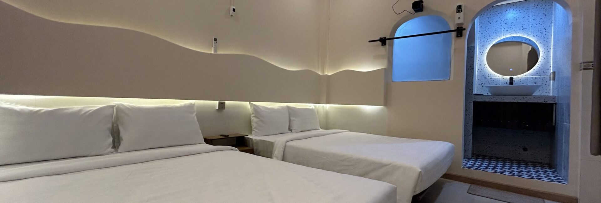 Phòng Deluxe cao cấp 2 giường lớn