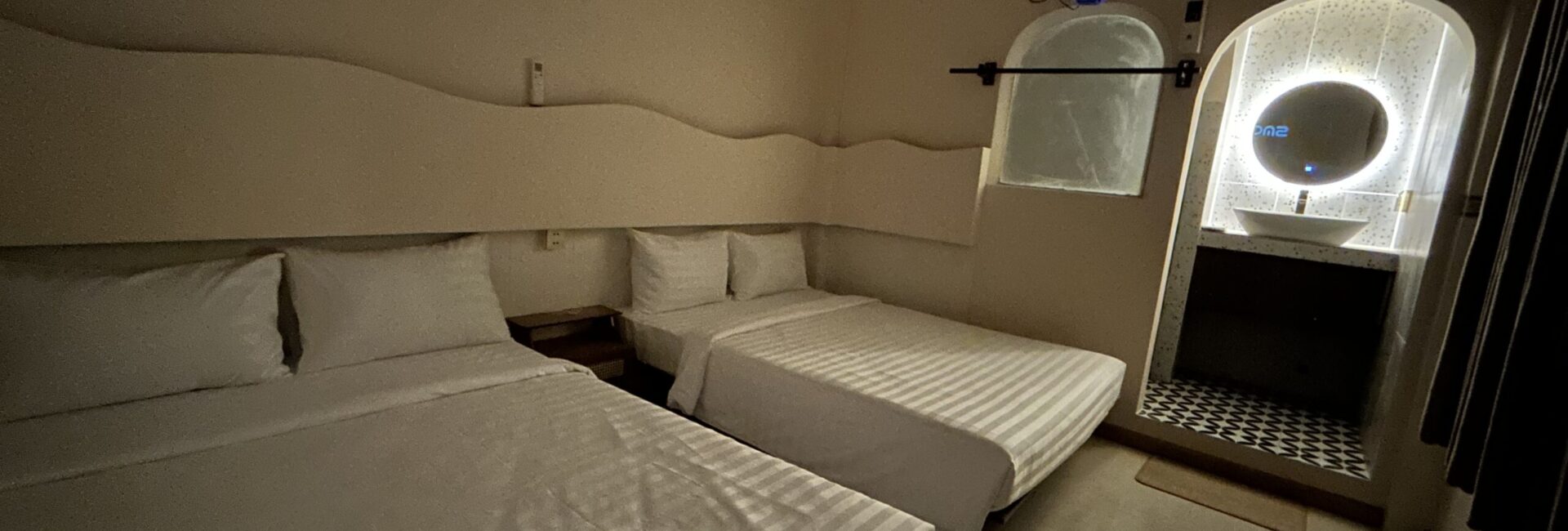 Phòng Deluxe cao cấp 2 giường lớn